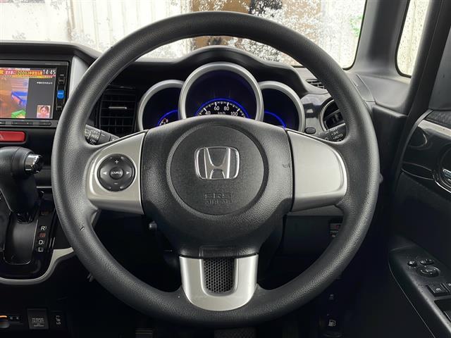 Ｎ－ＢＯＸカスタム Ｇ・Ｌパッケージ　純正ナビＣＤ／ＤＶＤ／ＢＴ／ＴＶ／／バックカメラ／片側パワースライドドア／禁煙車／４ＷＤ／横滑り防止／前席シートヒーター／ビルトインＥＴＣ／ミラーヒーター／オートライト／ドライブレコーダー／ＨＩＤ（20枚目）