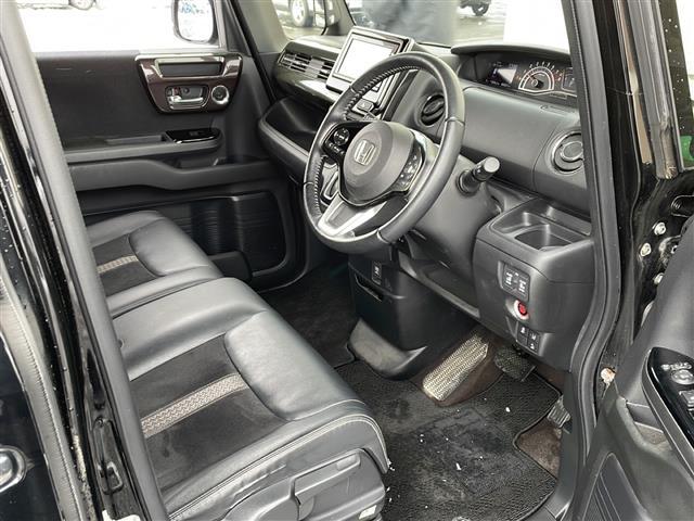Ｎ－ＢＯＸカスタム Ｇ・Ｌターボホンダセンシング　４ＷＤ／禁煙車／ホンダセンシング／純正ナビ／バックカメラ／ビルトインＥＴＣ／前方ドライブレコーダー／オートエアコン／ミラーヒーター／前席シートヒーター／革巻きステアリング／ＬＥＤヘッドライト（14枚目）