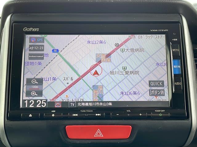 N-BOXカスタム G・ターボLパッケージ 4WD/純正ナビ/バックカメラ/ビルトインETC/純正ドライブレコーダー前方/両側パワースライドドア/オートエアコン/前席シートヒーター/ハーフレザーシート/革巻きステアリング/パドルシフト/クルコン(2枚目)