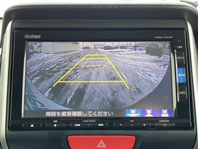 N-BOXカスタム G・ターボLパッケージ 4WD/純正ナビ/バックカメラ/ビルトインETC/純正ドライブレコーダー前方/両側パワースライドドア/オートエアコン/前席シートヒーター/ハーフレザーシート/革巻きステアリング/パドルシフト/クルコン(4枚目)