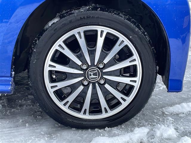 N-BOXカスタム G・ターボLパッケージ 4WD/純正ナビ/バックカメラ/ビルトインETC/純正ドライブレコーダー前方/両側パワースライドドア/オートエアコン/前席シートヒーター/ハーフレザーシート/革巻きステアリング/パドルシフト/クルコン(8枚目)