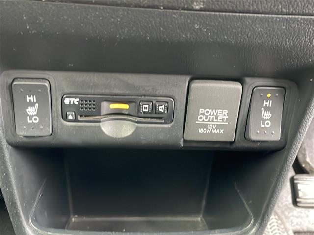 N-BOXカスタム G・ターボLパッケージ 4WD/純正ナビ/バックカメラ/ビルトインETC/純正ドライブレコーダー前方/両側パワースライドドア/オートエアコン/前席シートヒーター/ハーフレザーシート/革巻きステアリング/パドルシフト/クルコン(10枚目)