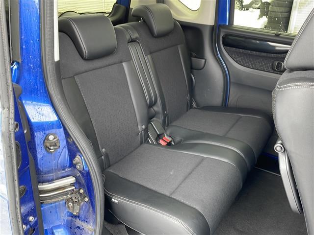 N-BOXカスタム G・ターボLパッケージ 4WD/純正ナビ/バックカメラ/ビルトインETC/純正ドライブレコーダー前方/両側パワースライドドア/オートエアコン/前席シートヒーター/ハーフレザーシート/革巻きステアリング/パドルシフト/クルコン(17枚目)