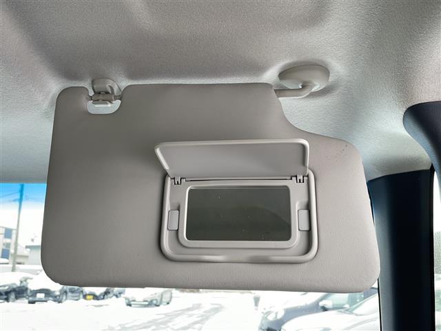 N-BOXカスタム G・ターボLパッケージ 4WD/純正ナビ/バックカメラ/ビルトインETC/純正ドライブレコーダー前方/両側パワースライドドア/オートエアコン/前席シートヒーター/ハーフレザーシート/革巻きステアリング/パドルシフト/クルコン(24枚目)