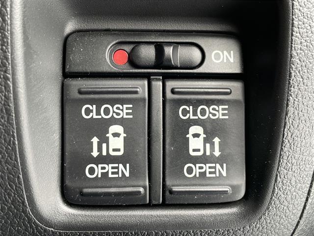 N-BOXカスタム G・ターボLパッケージ 4WD/純正ナビ/バックカメラ/ビルトインETC/純正ドライブレコーダー前方/両側パワースライドドア/オートエアコン/前席シートヒーター/ハーフレザーシート/革巻きステアリング/パドルシフト/クルコン(26枚目)