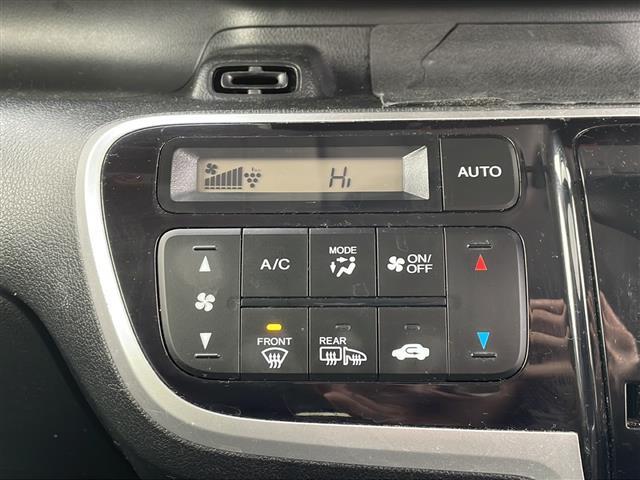 N-BOXカスタム G・ターボLパッケージ 4WD/純正ナビ/バックカメラ/ビルトインETC/純正ドライブレコーダー前方/両側パワースライドドア/オートエアコン/前席シートヒーター/ハーフレザーシート/革巻きステアリング/パドルシフト/クルコン(29枚目)