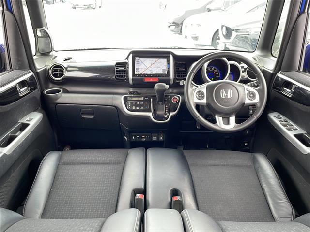 N-BOXカスタム G・ターボLパッケージ 4WD/純正ナビ/バックカメラ/ビルトインETC/純正ドライブレコーダー前方/両側パワースライドドア/オートエアコン/前席シートヒーター/ハーフレザーシート/革巻きステアリング/パドルシフト/クルコン(42枚目)