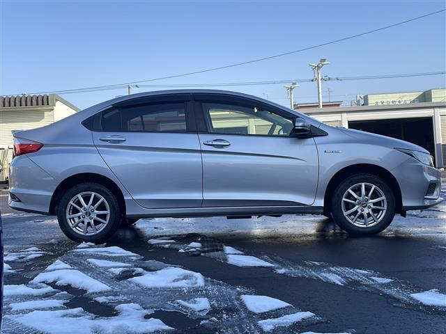 グレイス ハイブリッドＤＸ　寒冷地仕様／社外ナビ／バックカメラ／ミラーヒーター／オートライト／オートハイビーム／レーダークルーズコントロール／前後ドライブレコーダー／４ＷＤ／／ＥＴＣ／レーンキープアシスト／衝突軽減ブレーキ／取説（37枚目）