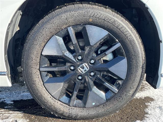 ステップワゴン スパーダ　／４ＷＤ／禁煙車／寒冷地仕様／社外ナビ／両側電動スライドドア／パワーテールゲート／前席シートヒーター／ワイパーデアイサー／バックカメラ／前後コーナーセンサー／ＣＭＢＳ／路外逸脱抑制機能／ガソリンターボ（32枚目）