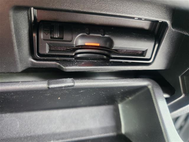 セレナ e-パワー ハイウェイスターV 全方位モニター レーダーCC 前後Pセンサー エマブレ プロパイロット 車線逸脱防止 駐車支援 デジタルルームミラー LEDオートライト 純正9型ナビ 両側パワスラ ビルトインETC 後席用モニター(8枚目)