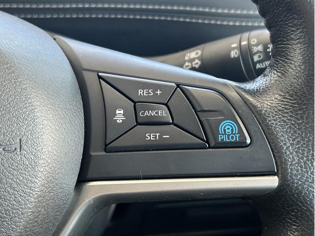 セレナ e-パワー ハイウェイスターV 全方位モニター レーダーCC 前後Pセンサー エマブレ プロパイロット 車線逸脱防止 駐車支援 デジタルルームミラー LEDオートライト 純正9型ナビ 両側パワスラ ビルトインETC 後席用モニター(13枚目)