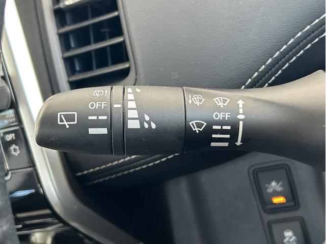 セレナ e-パワー ハイウェイスターV 全方位モニター レーダーCC 前後Pセンサー エマブレ プロパイロット 車線逸脱防止 駐車支援 デジタルルームミラー LEDオートライト 純正9型ナビ 両側パワスラ ビルトインETC 後席用モニター(14枚目)