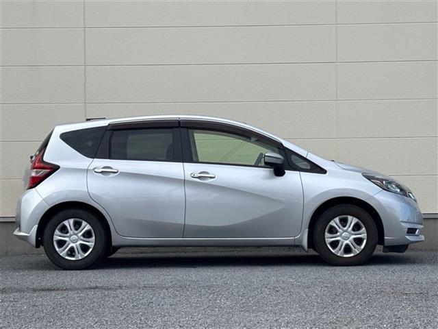 ノート Ｘ　Ｖセレクション＋セーフティＩＩ　純正ＳＤナビ（ＣＤ／ＤＶＤ／ＢＴ／ｉＰｏｄ／ＡＵＸ）／前方ドライブレコーダー／ビルトインＥＴＣ／ワンセグＴＶ／ミュージックサーバー＆プレイヤー接続／前後コーナーセンサー／Ｗエアバック／レーンキープアシ（17枚目）