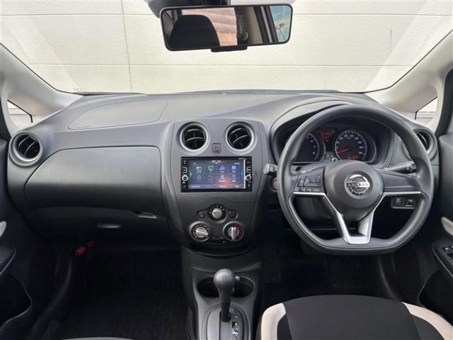 ノート Ｘ　Ｖセレクション＋セーフティＩＩ　純正ＳＤナビ（ＣＤ／ＤＶＤ／ＢＴ／ｉＰｏｄ／ＡＵＸ）／前方ドライブレコーダー／ビルトインＥＴＣ／ワンセグＴＶ／ミュージックサーバー＆プレイヤー接続／前後コーナーセンサー／Ｗエアバック／レーンキープアシ（42枚目）