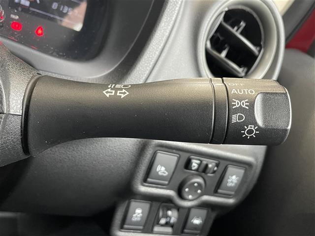 ノート ｅ－パワー　Ｘ　純正ナビ（ＴＶ／Ｂｌｕｅｔｏｏｔｈ／ＣＤ／ＤＶＤ）／全方位カメラ／前方ドライブレコーダー／ＥＴＣ／コーナーセンサー／衝突軽減防止装置／横滑り防止装置／パーキングセンサー／純正フロアマット／スペアキー（10枚目）