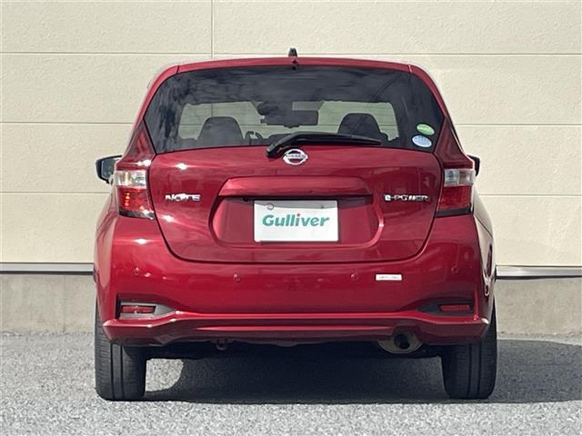 ノート ｅ－パワー　Ｘ　純正ナビ（ＴＶ／Ｂｌｕｅｔｏｏｔｈ／ＣＤ／ＤＶＤ）／全方位カメラ／前方ドライブレコーダー／ＥＴＣ／コーナーセンサー／衝突軽減防止装置／横滑り防止装置／パーキングセンサー／純正フロアマット／スペアキー（14枚目）