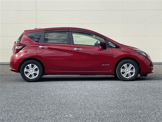 ノート ｅ－パワー　Ｘ　純正ナビ（ＴＶ／Ｂｌｕｅｔｏｏｔｈ／ＣＤ／ＤＶＤ）／全方位カメラ／前方ドライブレコーダー／ＥＴＣ／コーナーセンサー／衝突軽減防止装置／横滑り防止装置／パーキングセンサー／純正フロアマット／スペアキー（16枚目）