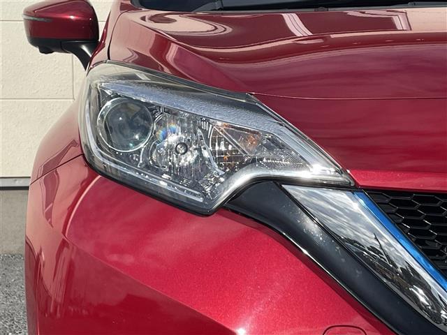 ノート ｅ－パワー　Ｘ　純正ナビ（ＴＶ／Ｂｌｕｅｔｏｏｔｈ／ＣＤ／ＤＶＤ）／全方位カメラ／前方ドライブレコーダー／ＥＴＣ／コーナーセンサー／衝突軽減防止装置／横滑り防止装置／パーキングセンサー／純正フロアマット／スペアキー（17枚目）