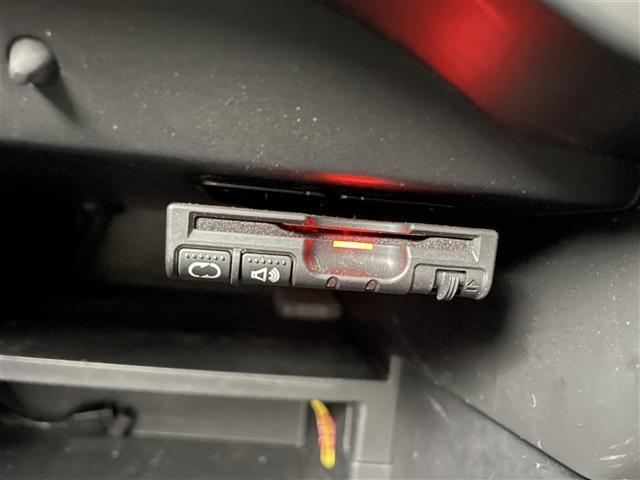 ノート ｅ－パワー　Ｘ　純正ナビ（ＴＶ／Ｂｌｕｅｔｏｏｔｈ／ＣＤ／ＤＶＤ）／全方位カメラ／前方ドライブレコーダー／ＥＴＣ／コーナーセンサー／衝突軽減防止装置／横滑り防止装置／パーキングセンサー／純正フロアマット／スペアキー（32枚目）