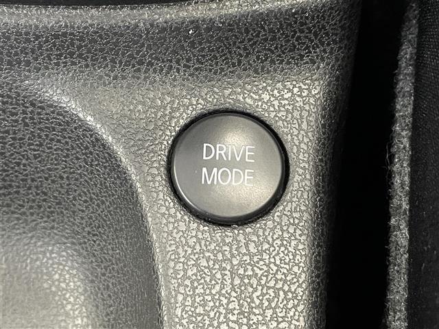 ノート ｅ－パワー　Ｘ　純正ナビ（ＴＶ／Ｂｌｕｅｔｏｏｔｈ／ＣＤ／ＤＶＤ）／全方位カメラ／前方ドライブレコーダー／ＥＴＣ／コーナーセンサー／衝突軽減防止装置／横滑り防止装置／パーキングセンサー／純正フロアマット／スペアキー（34枚目）