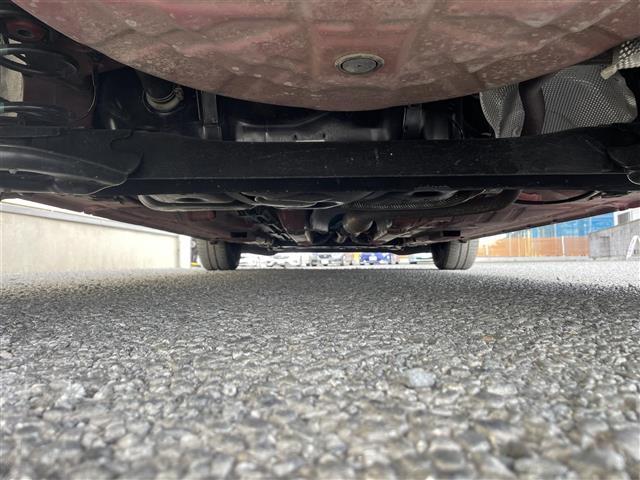 ノート ｅ－パワー　Ｘ　純正ナビ（ＴＶ／Ｂｌｕｅｔｏｏｔｈ／ＣＤ／ＤＶＤ）／全方位カメラ／前方ドライブレコーダー／ＥＴＣ／コーナーセンサー／衝突軽減防止装置／横滑り防止装置／パーキングセンサー／純正フロアマット／スペアキー（41枚目）