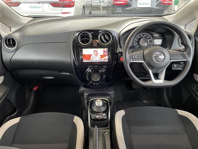 ノート ｅ－パワー　Ｘ　純正ナビ（ＴＶ／Ｂｌｕｅｔｏｏｔｈ／ＣＤ／ＤＶＤ）／全方位カメラ／前方ドライブレコーダー／ＥＴＣ／コーナーセンサー／衝突軽減防止装置／横滑り防止装置／パーキングセンサー／純正フロアマット／スペアキー（42枚目）