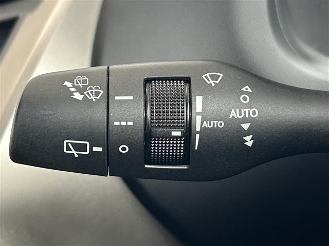 NX NX300h バージョンL 純正ナビ/Bluetooth/バックカメラ/フルセグTV/ステアリングスイッチ/パドルシフト/ドライブレコーダー/電動リアゲート/本革シート/ステアリングヒーター/シートヒーター/ETC/衝突軽減防止(10枚目)