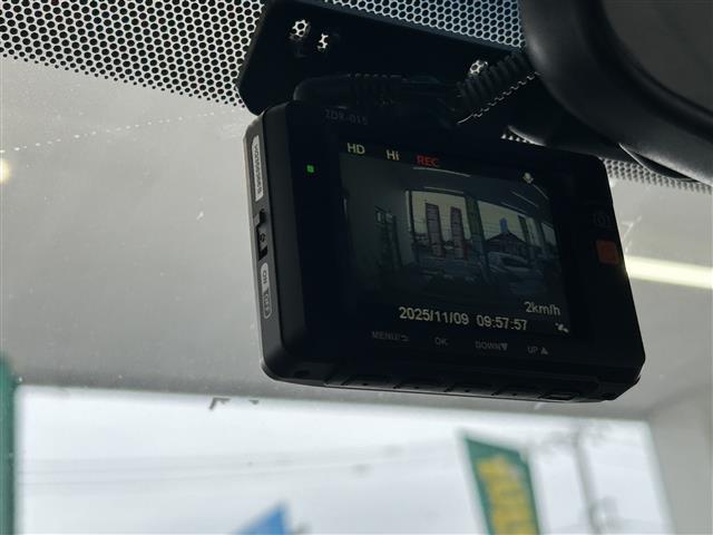 【ドライブレコーダー】映像・音声などの運転中の記録を残します。事故などを起こした起こされた時の証拠になりえますので、もしも時でも安心ですね。