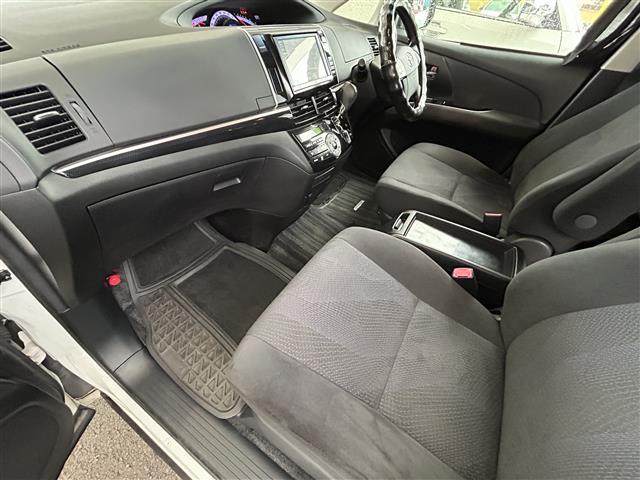 【助手席】きれいな助手席なので家族や友だちに乗ってもらっても安心です！