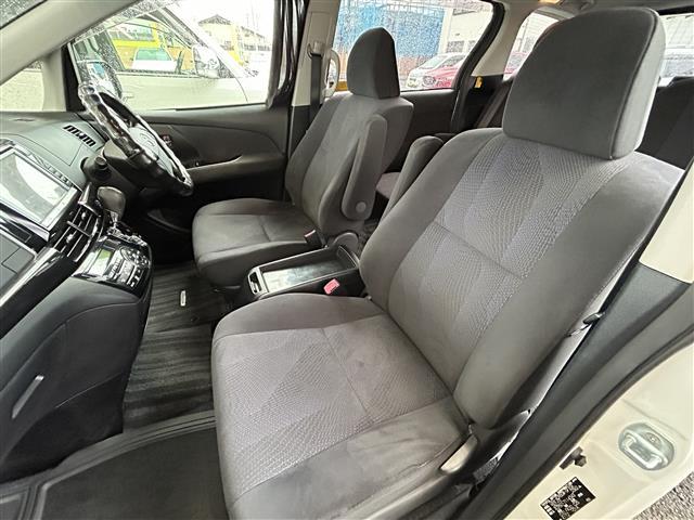 【助手席】きれいな助手席なので家族や友だちに乗ってもらっても安心です！