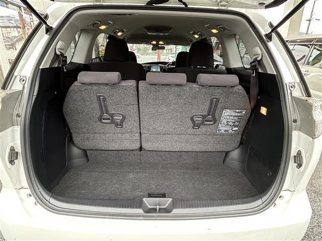 ラゲッジスペース】リアシートを倒せばこの大容量！！ダンボールなどの大きい荷物も釣り具などの長尺物まで様々載せられそうです！！