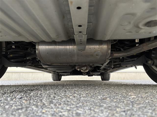 【下廻り】目立つ錆や、オイル漏れもなく安心です。掲載箇所以外にご希望の写真がございましたら、お気軽にお問い合わせ下さい。メールや郵送でお送りさせていただきます。