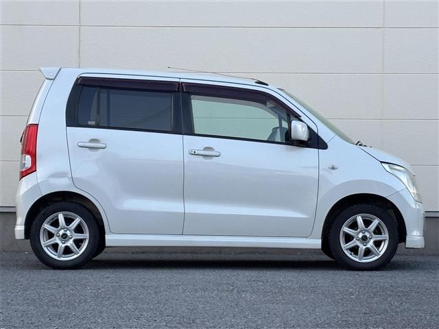 ワゴンR FTリミテッド 純正カーオーディオ(AM/FM/CD)/社外エアロ(フロント/サイド/リア/リアアンダー)/社外アルミホイール/ベンチシート/スマートキー/パワーステアリング/Wエアバック/社外フロアマット(13枚目)