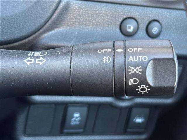 ノート ｅ－パワーオーテック　純正ナビ／フルセグＴＶアラウンドビューモニター／ドライブレコーダー／コーナーセンサー／ＥＴＣ／純正フロアマット／社外アルミホイール／プッシュスタート／ＬＥＤヘッドライト／クルーズコントロール（11枚目）