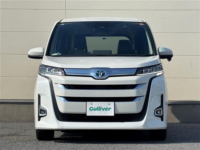 ノア ハイブリッドＺ　純正メモリナビ（ＡＭ／ＦＭ／ＣＤ／ＵＳＢ／フルセグ）／バックカメラ／前後ドライブレコーダー／追従型クルーズコントロール／両側パワースライドドア／後席モニタ－／ＥＴＣ２．０／ＬＥＤヘッドライト（12枚目）