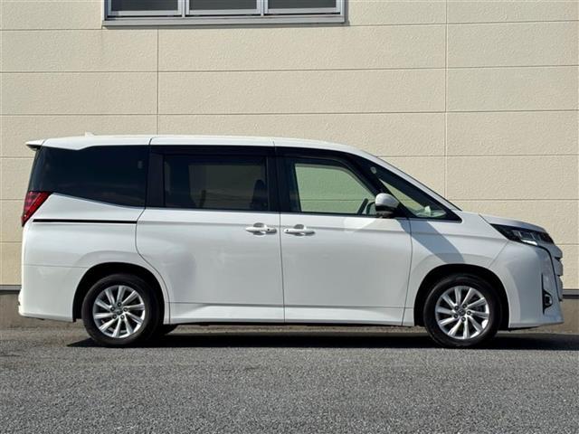 ノア ハイブリッドＺ　純正メモリナビ（ＡＭ／ＦＭ／ＣＤ／ＵＳＢ／フルセグ）／バックカメラ／前後ドライブレコーダー／追従型クルーズコントロール／両側パワースライドドア／後席モニタ－／ＥＴＣ２．０／ＬＥＤヘッドライト（17枚目）