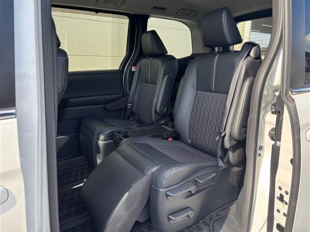 ノア ハイブリッドＺ　純正メモリナビ（ＡＭ／ＦＭ／ＣＤ／ＵＳＢ／フルセグ）／バックカメラ／前後ドライブレコーダー／追従型クルーズコントロール／両側パワースライドドア／後席モニタ－／ＥＴＣ２．０／ＬＥＤヘッドライト（25枚目）