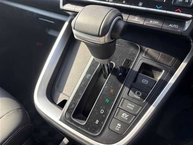 ノア ハイブリッドＺ　純正メモリナビ（ＡＭ／ＦＭ／ＣＤ／ＵＳＢ／フルセグ）／バックカメラ／前後ドライブレコーダー／追従型クルーズコントロール／両側パワースライドドア／後席モニタ－／ＥＴＣ２．０／ＬＥＤヘッドライト（29枚目）