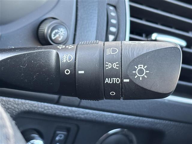 ランドクルーザープラド TZ-G 純正ナビ(AM/FM/CD/DVD/USB/Bluetooth/フルセグ)/全方位カメラ/前方ドライブレコーダー/前後コーナーセンサー/追従型クルコン/ETC2.0/SoundWaveセキュリティ(11枚目)