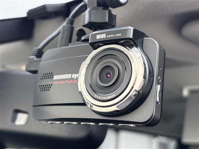 【ドライブレコーダー】映像・音声などの運転中の記録を残します。事故などを起こした起こされた時の証拠になりえますので、もしも時でも安心ですね。