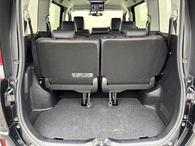 【ラゲッジスペース】シートを倒さずともこの広々とした荷室です！