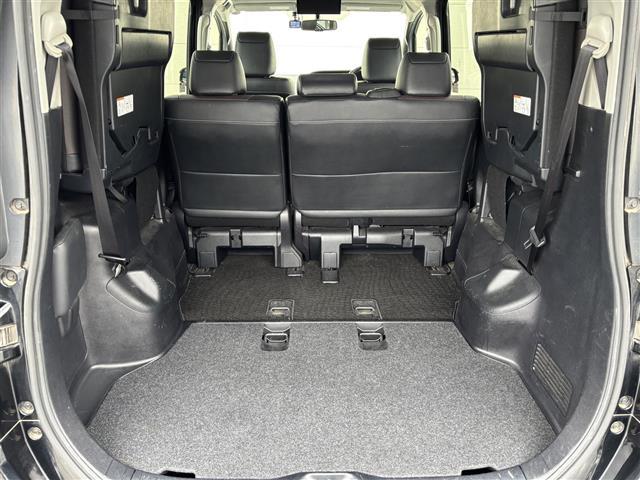 【ラゲッジスペース】リアシートを倒せばこの大容量！！ダンボールなどの大きい荷物も釣り具などの長尺物まで様々載せられそうです！！／／