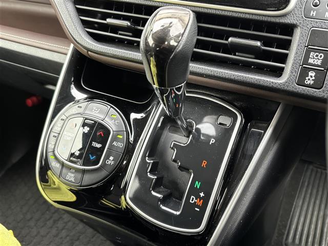 【シフトレバー】シフトの操作がしやすく快適なドライブを楽しんでいただけます。