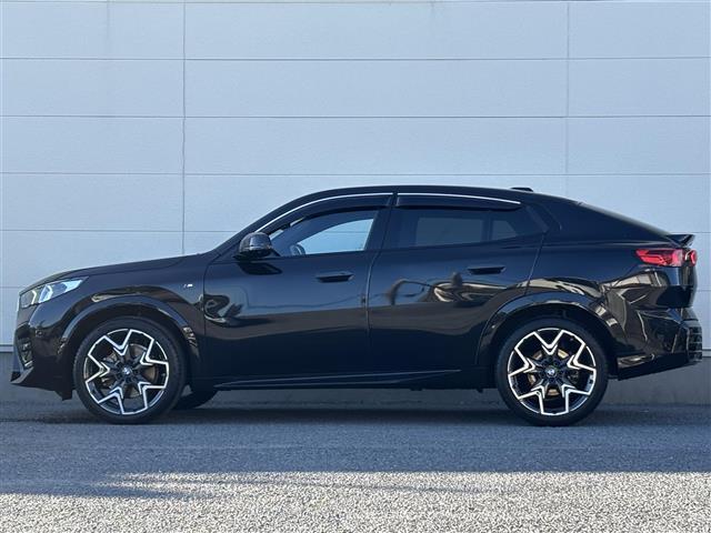 Ｘ２ ｘＤｒｉｖｅ　２０ｉ　Ｍスポーツ　純正ナビ／コネクティッドドライブ／全方位カメラ／ドライブレコーダー／ＥＴＣ／純正フロアマット／アンビエントライト／純正フロアマット／純正アルミホイール／電動リアゲート／ＬＥＤヘッドライト（16枚目）