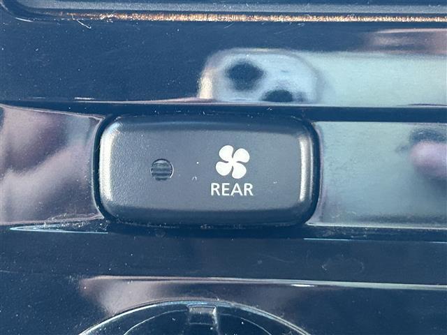 デリカＤ：５ ローデスト　Ｄ　パワーパッケージ　メーカオプションナビ（ＡＭ／ＦＭ／ｉＰｏｄ／Ｂｌｕｅｔｏｏｔｈ／フルセグＴＶ）／ブルバー／リアラダー／ルーフレール／バックカメラ／クルーズコントロール／両側パワースライドドア／ＥＴＣ／／シートヒーター（35枚目）