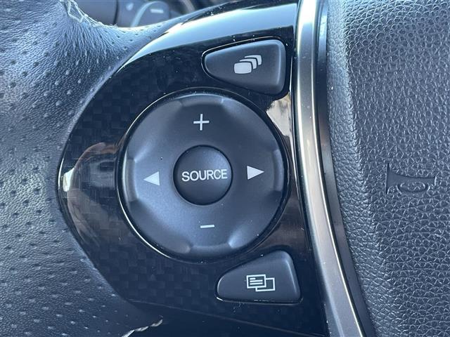 �y�X�e�A�����O�X�C�b�`�z�茳�̃{�^������A�I�[�f�B�I��i�r�Ȃǂ̑��삪�ł���̂ŁA�悻���������Ɉ��S�ɉ^�]�ɏW���ł��܂��I