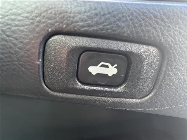 クラウンマジェスタ Ａタイプ　純正ナビ（ＡＭ／ＦＭ／ＣＤ／ＤＶＤ／ＭＤ）／バックカメラ／クルーズコントロール／ビルトインＥＴＣ／パワーシート／パワーバックドア／プッシュスタート／保証書／オートライト／純正ＡＷ／純正ドアバイザー（31枚目）