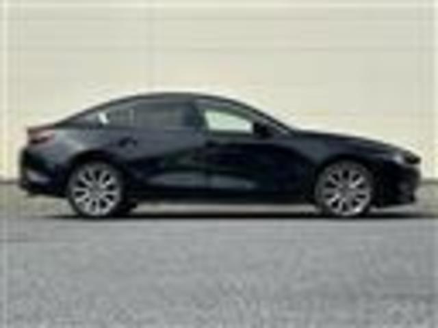 ＭＡＺＤＡ３セダン Ｘ　Ｌパッケージ　メーカーＯＰナビ／ＨＤＭＩ／フルセグテレビ／バックカメラ／ビルトインＥＴＣ／プッシュスタート／シートヒーター／ハンドルヒーター／パワーシー／レーダークルーズコントロール／ＢＯＳＥサウンド／革シート（18枚目）