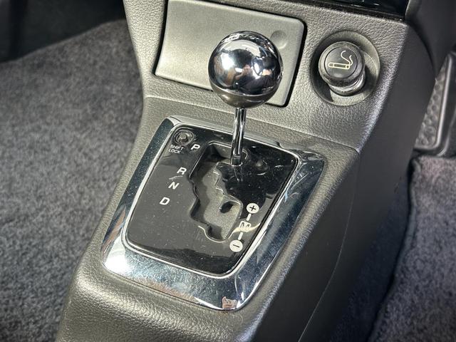 【シフトレバー】シフトの操作がしやすく快適なドライブを楽しんでいただけます！