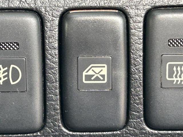 店舗にて現車の確認もいただけますので、お電話で在庫のご確認の上是非ご来店くださいませ。